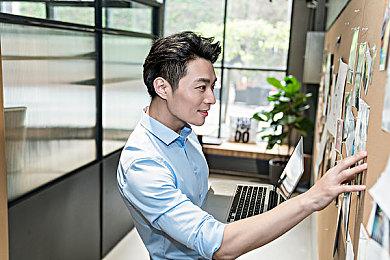 今天是《装甲核心6》发售1周年 玩家庆贺